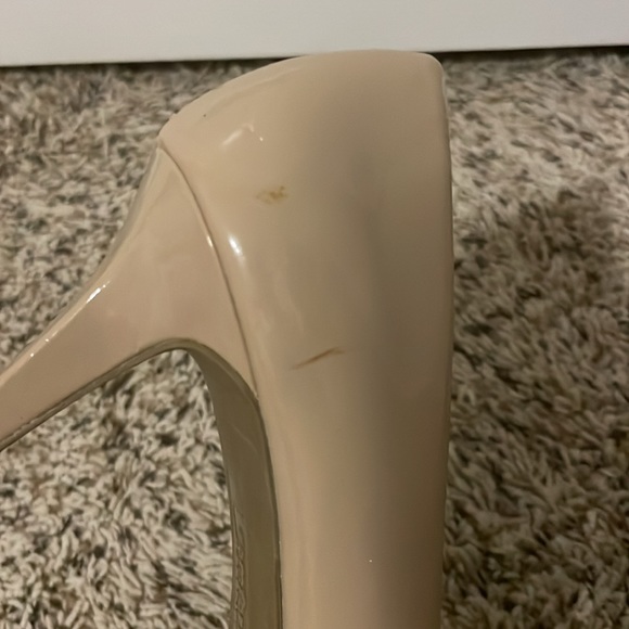 Tan patent leather heels size 9 1/2 from Predictions - Picture 12 of 13